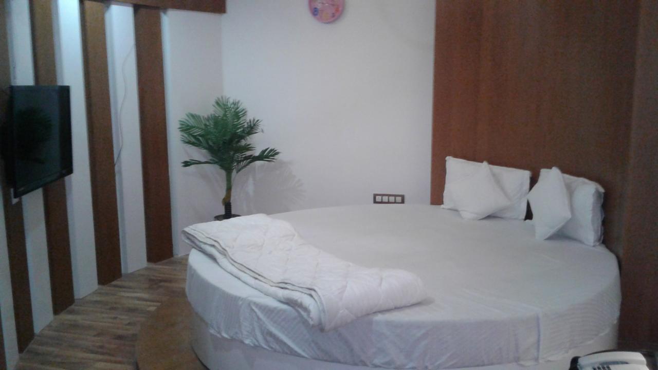 Hotel The Grand Parshwanath Sankeshvar Экстерьер фото